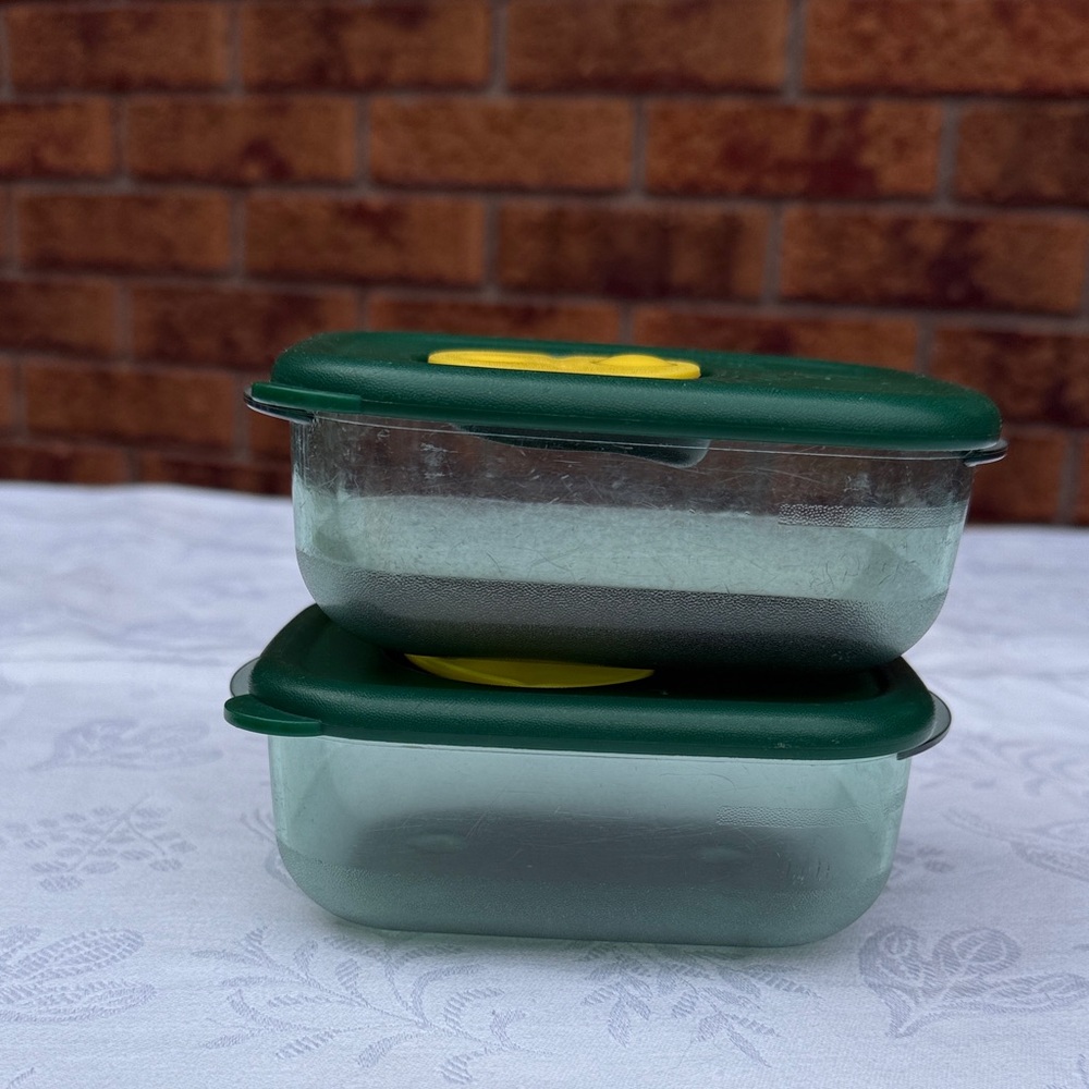 TUPPERWARE Vent ‘N Serve Containers